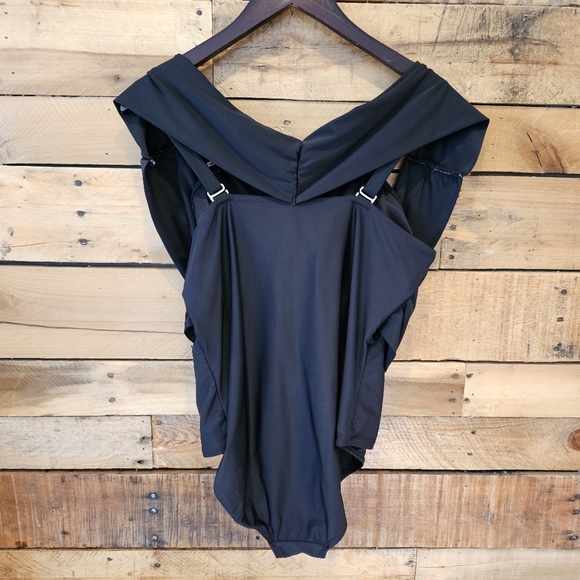 Meet.Curve black crisscross off the shoulder one piece swimsuit in size XL - Picture 8 of 9